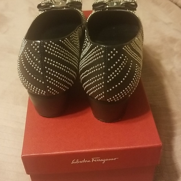 Vara Studs Ferragamo low heels - Picture 3 of 5